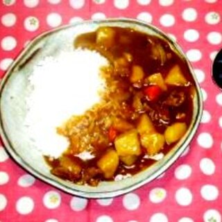 すじ肉入りカレー